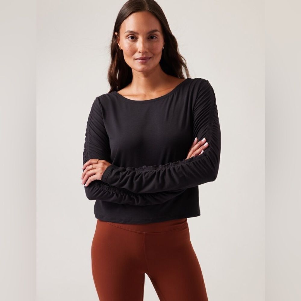 NWT New ATHLETA All Around Ruched Top Cropped Fit Black M
